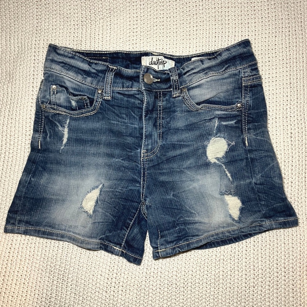 Daytrip Distressed Blue Denim Boyfriend Shorts Women's Size 27 Ripped Sequin‎